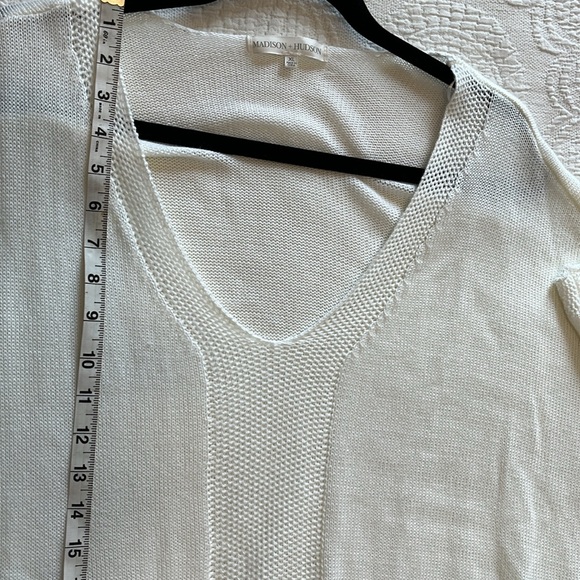 Light Weight V-NECK  SWEATER - Picture 3 of 4